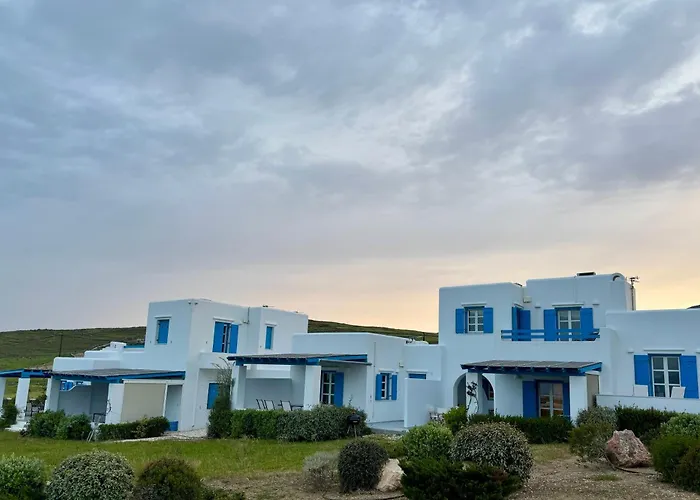 Eliza & Mike's Paros * 로갈라스