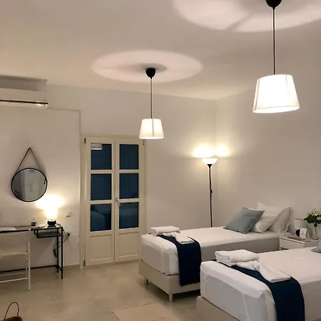 Eliza & Mike's Paros ロガラス