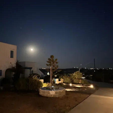 Eliza & Mike's Paros * 洛加拉斯