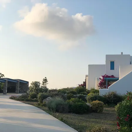 Eliza & Mike's Paros * Logaras