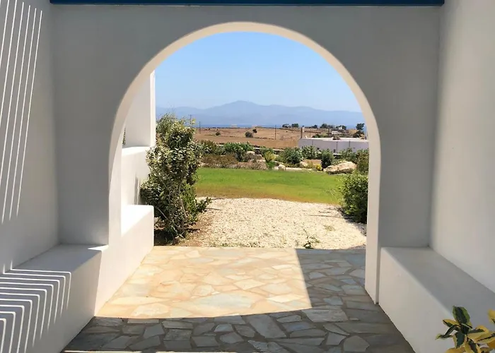 Eliza & Mike's Paros * Logaras