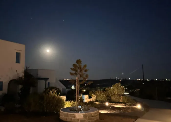 Eliza & Mike's Paros * Logaras