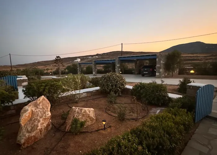 Eliza & Mike's Paros Logaras