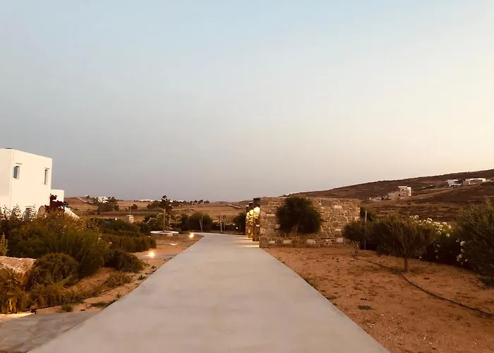 Eliza & Mike's Paros Logaras